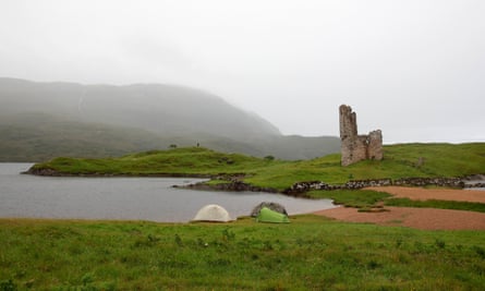 Ardverck Castle, Loch Assynt. Wild Guide Scotland