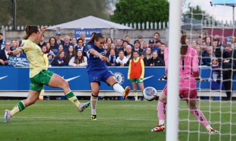 Chelsea's Guro Reiten scores their fifth goal and completes her hat-trick.