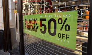 Toko-toko di Oxford Street memajang tanda-tanda penjualan Black Friday bulan lalu