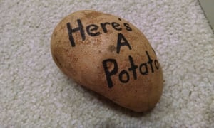 Contoh produk kartu ucapan dari kentang