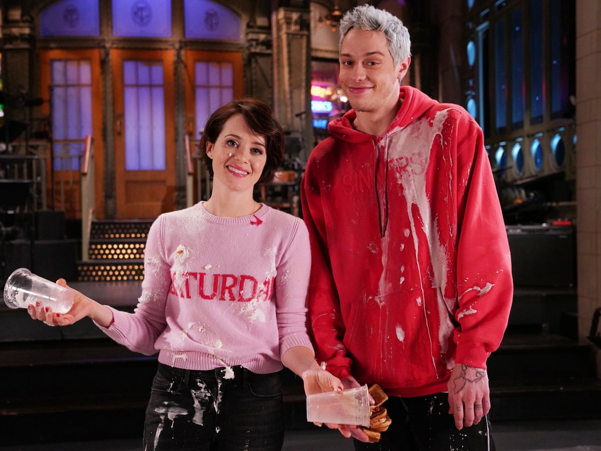 Saturday Night Live Baldwin Trump Is Back With Claire Foy A Queenly Host Saturday Night Live The Guardian Snl All I Want For Christmas Mueller