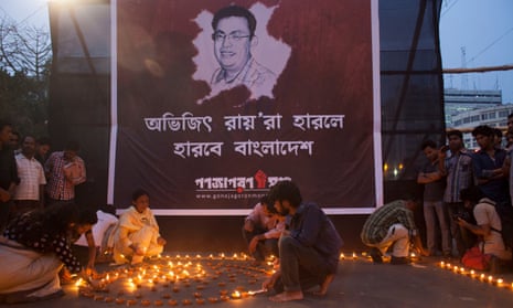 Activists light oil lamps in protest against the killing of blogger Avijit Roy in Dhaka, Bangladesh