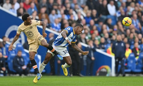 Raheem Sterling competes for the ball with Brighton’s Pervis Estupiñán