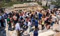 Crowdz all up in tha Acropolis