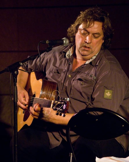 Leven performing in Spain in 2006.