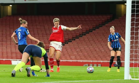 Lina Hurtig scores from close range in the 78th minute to put Arsenal 3-1 ahead.
