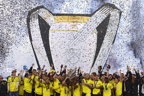 يحتفل فريق كولومبوس كرو بعد فوزه بكأس الدوري الأمريكي لكرة القدم 2023 يوم السبت في ملعب Lower.com Field.