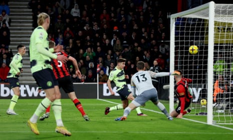 Bournemouth v Manchester City: Premier League – live | Premier League 2 Alvarez slots in the rebound.