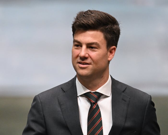 Labor caves to pressure to bring forward funding for 20,000 in-home aged care places