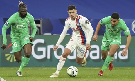 Lyon's Bruno Guimarães tries to break clear of two Saint-Étienne players last week.