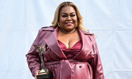 Da’Vine Joy Randolph poses with her Best Supporting Performance award for The Holdovers during the 2024 Film Independent Spirit Awards on 25 February.