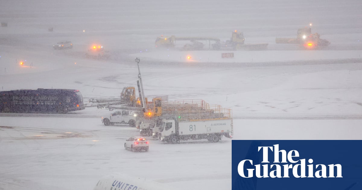 US storm cuts power to hundreds of thousands of homes and grounds flights