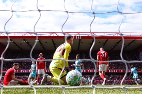 Zian Flemming of Burnley scores his opening goal.