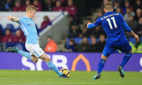Kevin De Bruyne fires in the second goal as Manchester City beat Leicester to stay top of the Premier League.