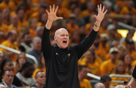 Hands up, baby hands up!