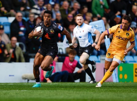 Immanuel Feyi-Waboso beats Northampton’s Alex Mitchell to score the opening Exeter try