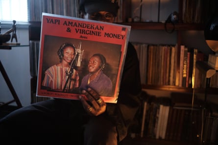 Cédric Kouamé holding an LP