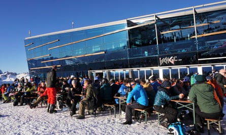 A packed bar by the main cable car station, above Ischgl in February