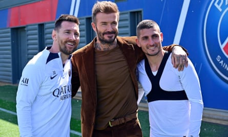 Lionel Messi, David Beckham dan Italia Marco Verratti pada sesi latihan Paris Saint-Germain pada bulan April