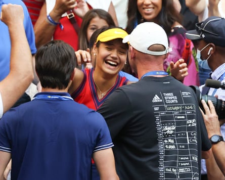 Emma Raducanu celebrates with her then coach, Andrew Richardson, after winning the US Open title in 2021