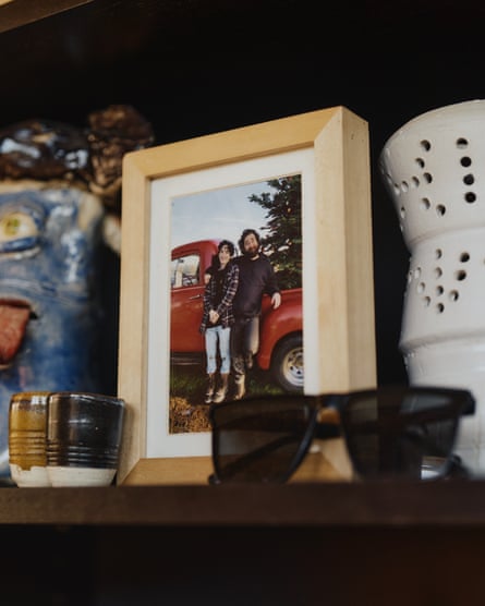 A portrait of two people in a picture frame on a bookshelf