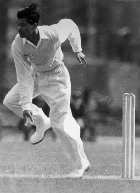 Sonny Ramadhin in action in 1950.