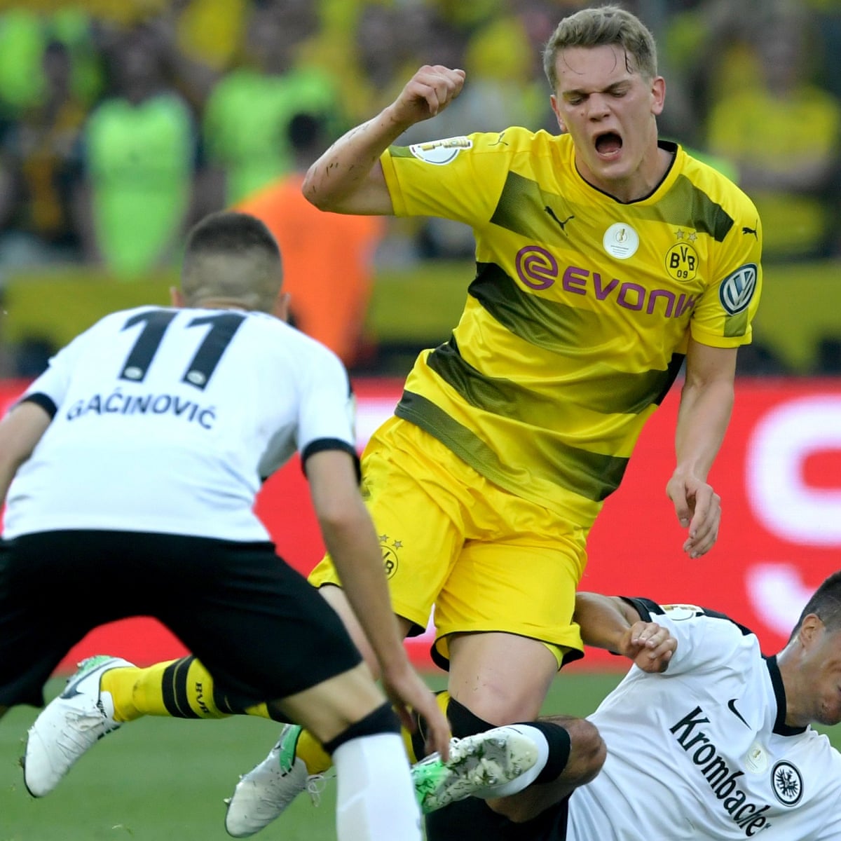 Tottenham Weigh Up Move For Borussia Dortmund Centre Back