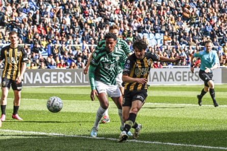 Paxten Aaronson scores for Vitesse against Fortuna Sittard in April