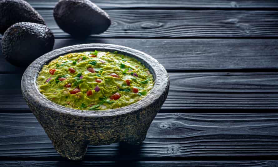 Guacamole ist eines der bekanntesten Avocado-Gerichte. Felicity Cloakes Geschmackstest hat Dutzende von Variationen getestet, um sich für ihren Favoriten zu entscheiden.