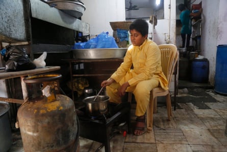 Each afternoon Subhan is borrows the stove of a food stall in Bhendi Bazaar to make tea to sell.