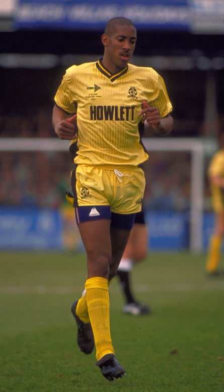 Dion Dublin playing for Cambridge United against Palace in 1990