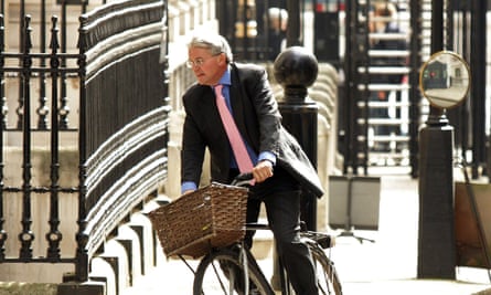 Andrew Mitchell cycles into Downing Street
