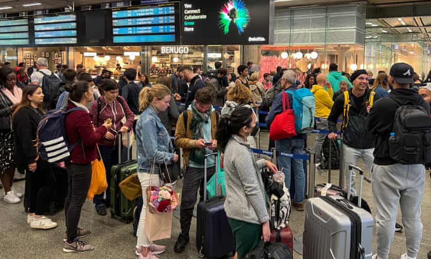 Long queue of passengers in St Pancras