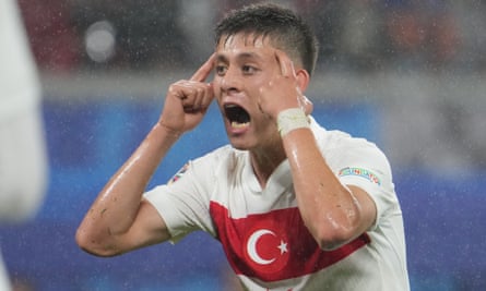 Arda Guler gesticulates for Turkey