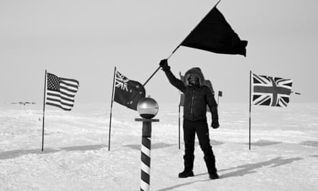 one of Santiago Sierra’s workers throws down the anarchist gauntlet to nationalism in South Pole Documentation 2015. 