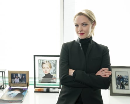 Amanda Seyfried as Elizabeth Holmes in The Dropout.