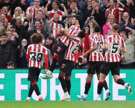 Enzo Le Fee of Sunderland celebrates with teammates after scoring his team’s first goal.