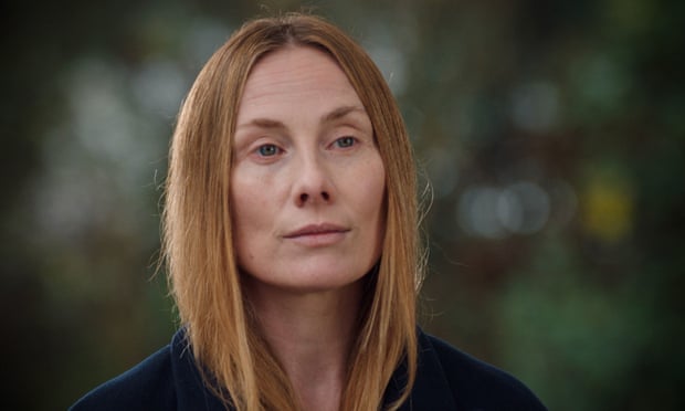 Cela signifie département... Rosie Marcel dans le rôle de Jac Naylor à Holby City.