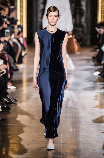 velvet dress runway Black Velvet Exaggerated Trumpet Gown