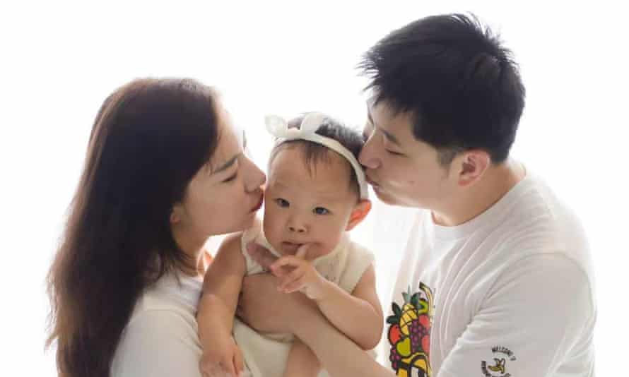 Jia Shicong with her husband Hu Xuancheng and their daughter.