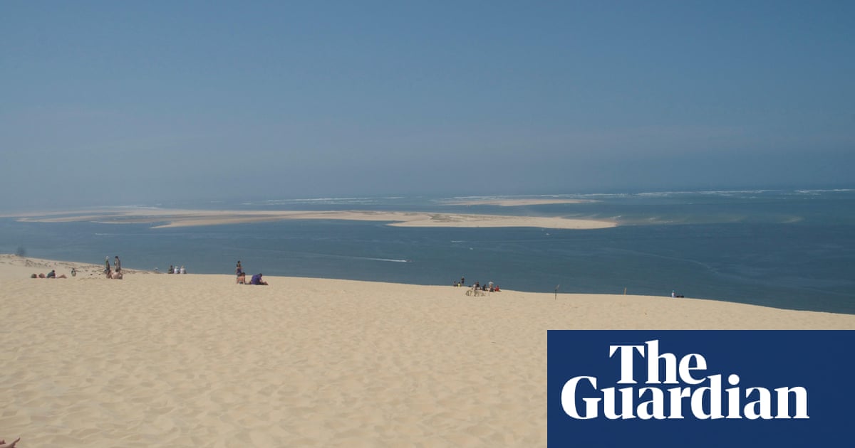 France puzzled over 'very pure' cocaine washing up on Atlantic coast