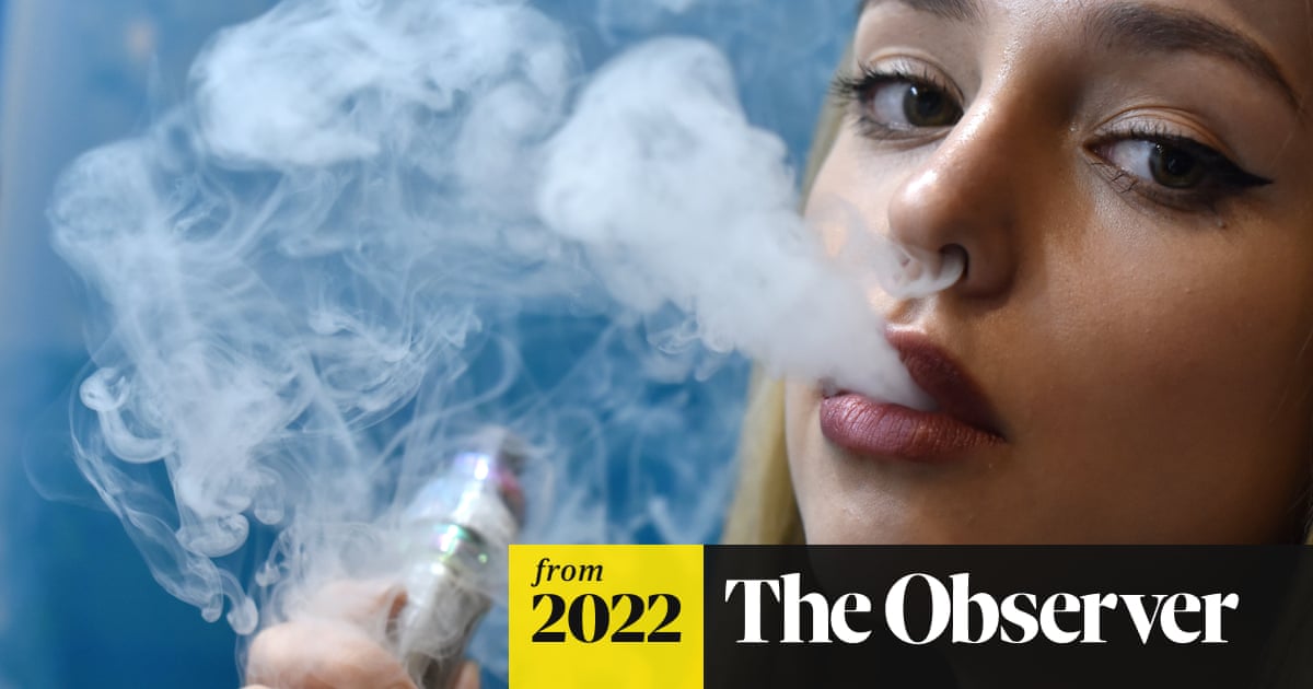 Child vaping risks becoming ‘public health catastrophe’ in UK, experts warn