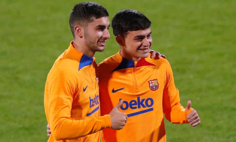 Barcelona's Ferran Torres and Pedri during training in Riyadh.