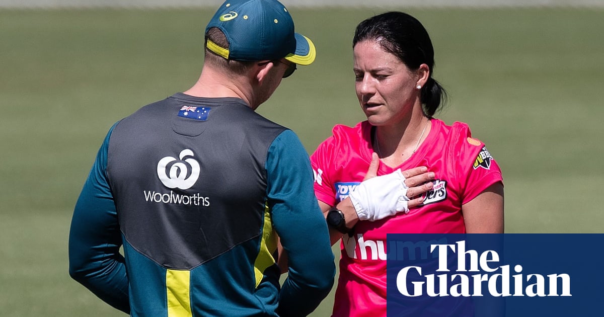 Marizanne Kapp Recovering After Heart Scare During Sixers Wbbl Game Women S Big Bash League The Guardian