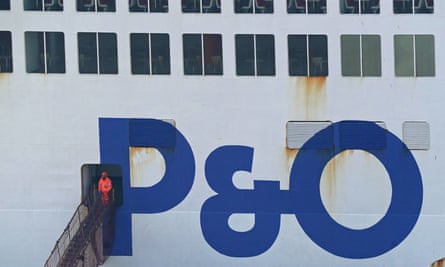 Pekerjaan pemeliharaan di kapal feri P&O Pride of Kent di Pelabuhan Dover.