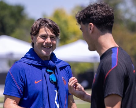 Gio Reyna chats to caput coach Mauricio Pochettino during a training session.