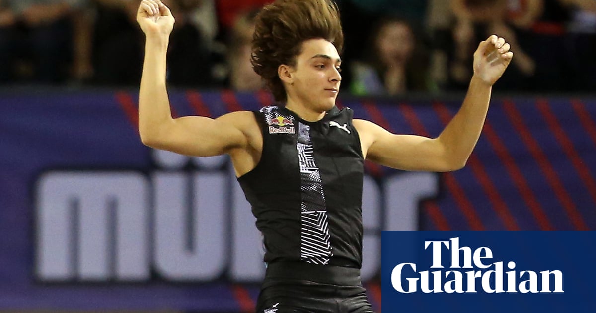 Mondo Duplantis breaks own pole vault world record with 6.18m clearance