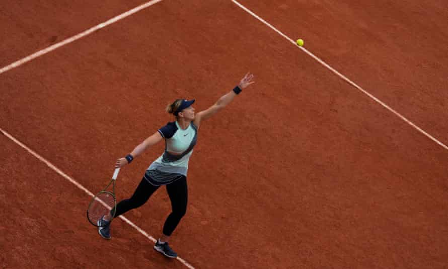 Paula Badosa gets back on serve.