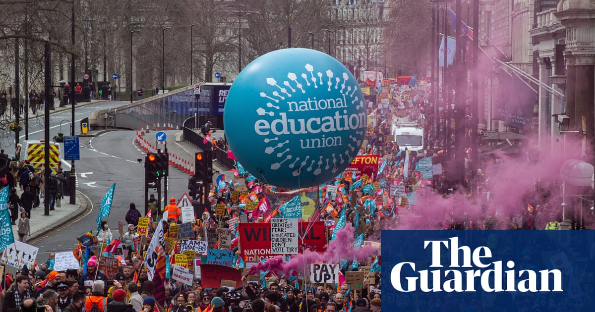 Schools in England brace for more strikes as NEU rejects pay offer