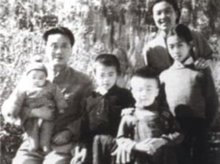 Ai Qing and his family in 1962.